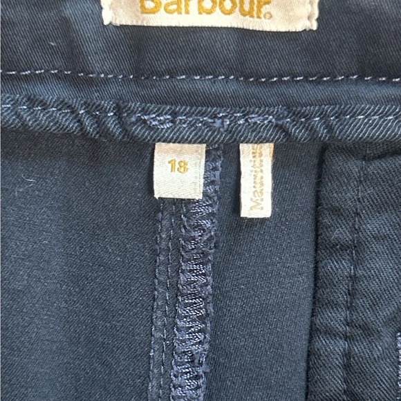 Barbour Women’s Navy Blue Essential Short Size US 14 UK 18 - Picture 5 of 7
